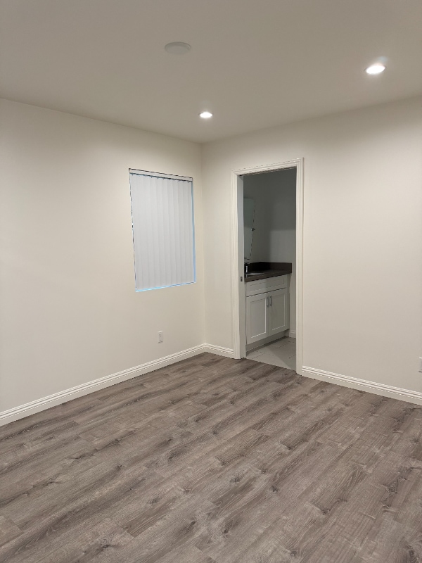 Building Photo - 154 S Grand Oaks Ave