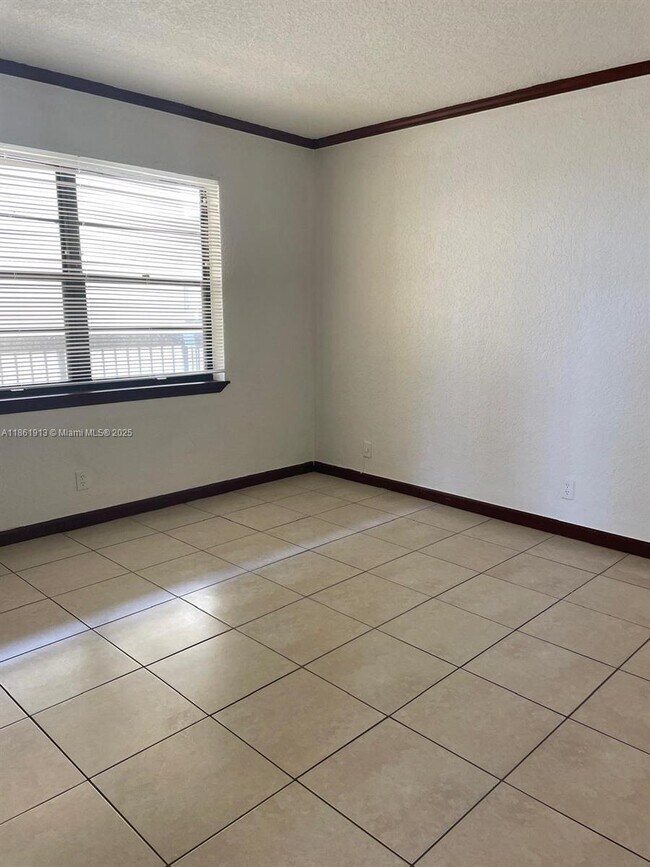 Building Photo - 6575 W Oakland Park Blvd