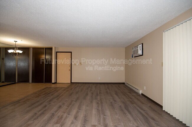 Building Photo - 2224 Oneida St