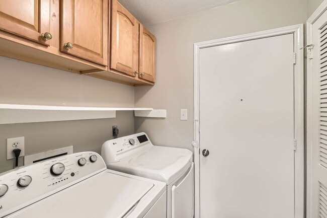 Building Photo - 512 Eberhart Ln