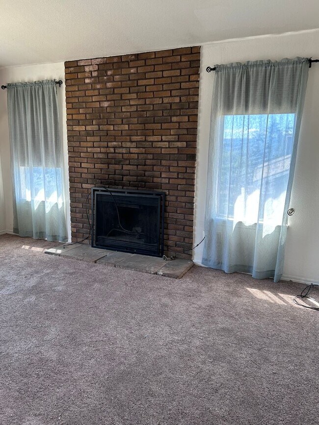 Building Photo - Updated 4BR Home in Renton's Victoria Park Neighborhood!