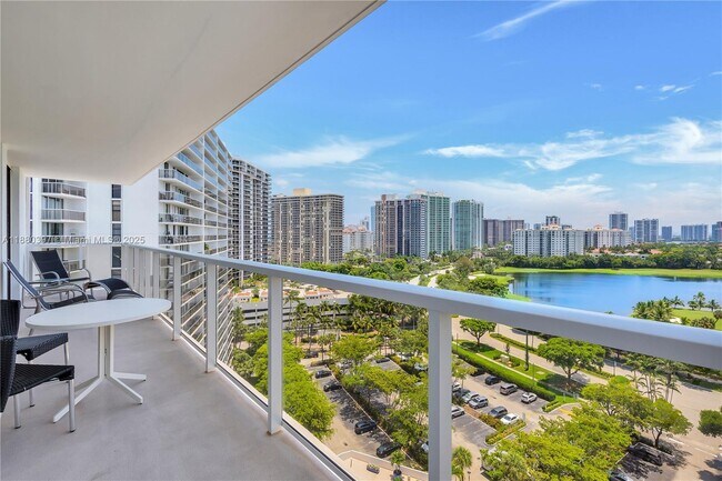 Building Photo - 3701 N Country Club Dr