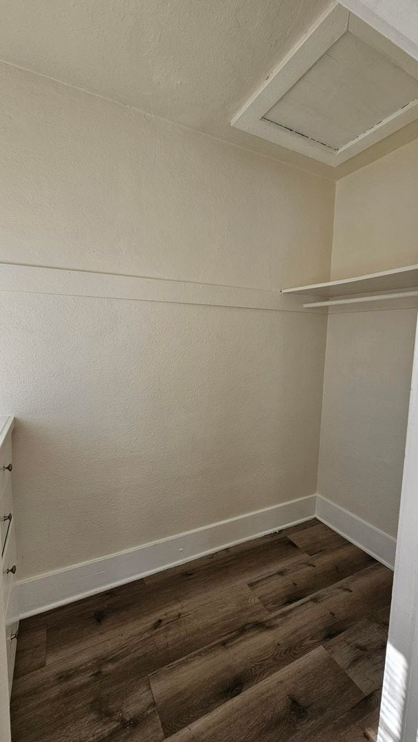 Building Photo - **519 E 17th St Long Beach** Upstairs 2 be...