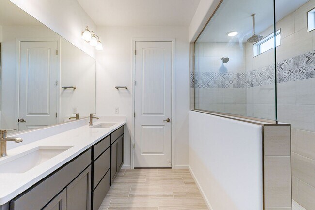 Building Photo - Pending/ Rented - New Mattamy Home!