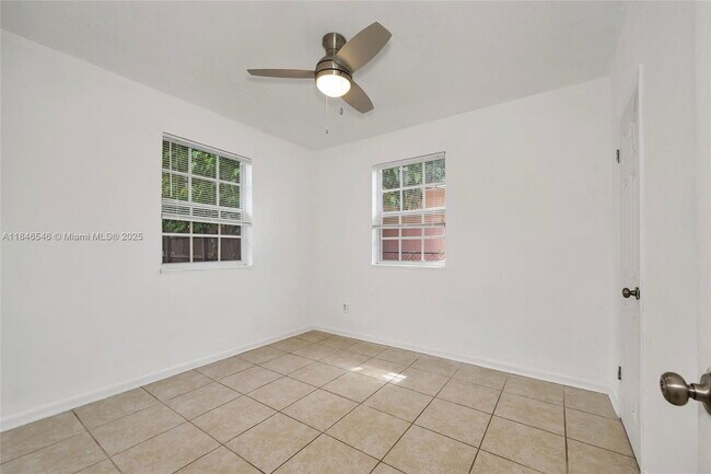 Building Photo - 1351 NE 156th St