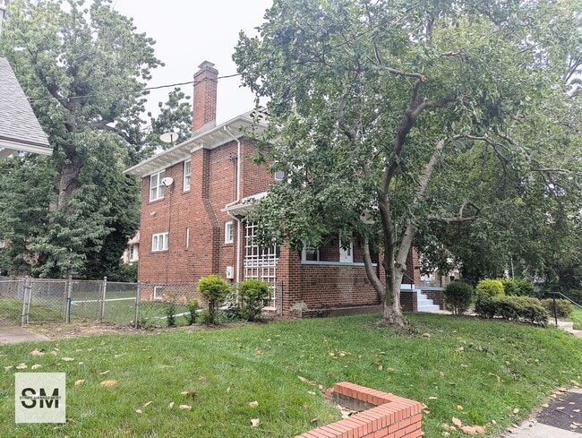 Building Photo - 23 Milmarson Pl NW