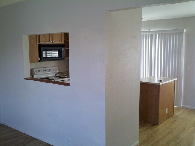 Building Photo - North-east one level living.