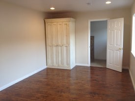 Building Photo - 8921 Bishop Ave