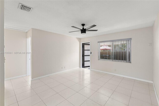 Building Photo - 1305 NE 2nd Ave