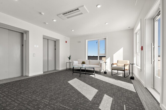 Building Photo - 267 Old Colony Ave