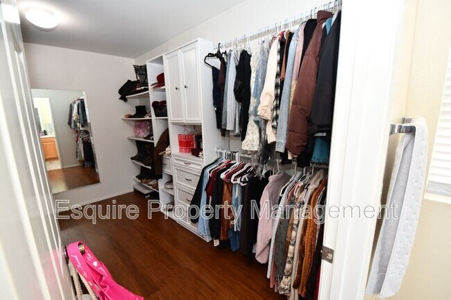 Building Photo - 371 Huerta St
