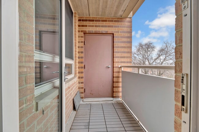 Building Photo - Modern 1-Bed Condo in Prime SW DC