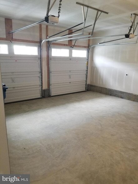 Building Photo - 4403 Thompson Dr