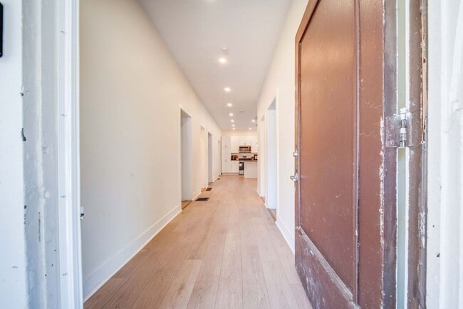 Building Photo - Massive Newly Renovated 11-Bedroom House o...