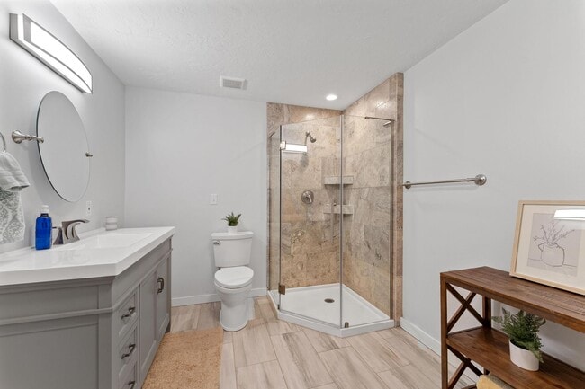 Building Photo - 2586 E 6710 S