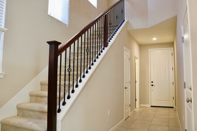 Building Photo - Beautiful home in Brentwood with SOLAR!