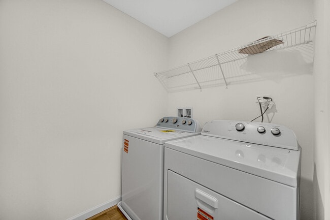 Building Photo - 2260 Horseshoe Cir