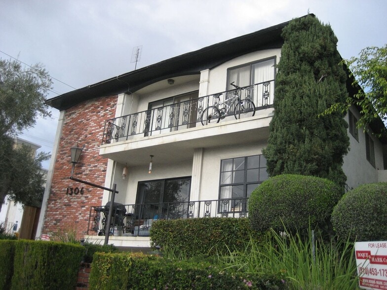 Building Photo - 1306 Armacost Ave