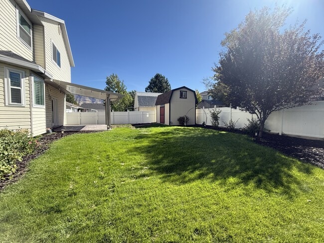 Building Photo - 137 Stern Ct
