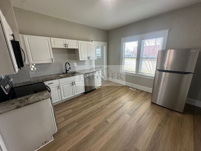 Building Photo - 184 W North St