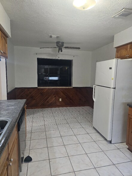 Building Photo - 4011 Alshire Dr