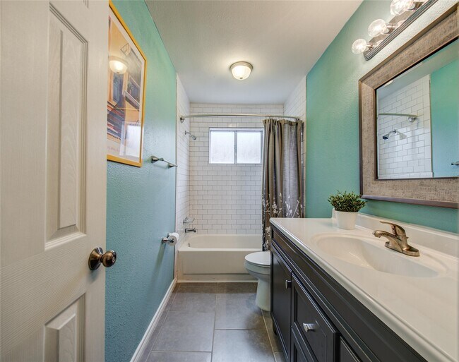 Building Photo - 7114 Buchanan Dr