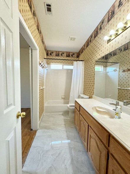 Building Photo - 1303 Kenshire Ct