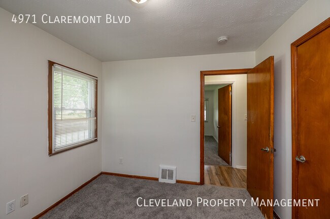 Building Photo - Charming Garfield Hts. Home