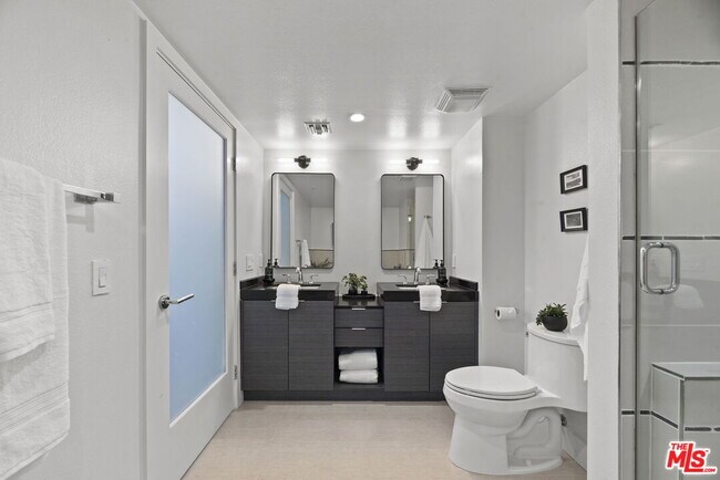 Building Photo - 600 Ridgeley Dr