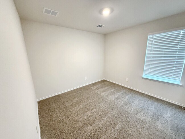 Building Photo - 4/2 in Sweetwater Springs Community, Sherman