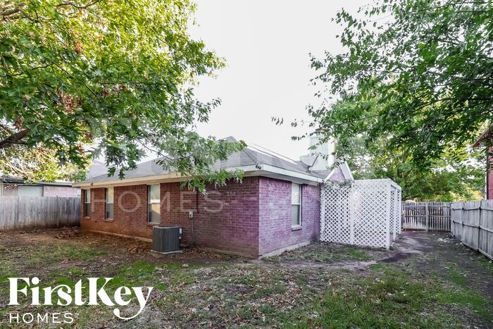 Building Photo - 7956 Clear Brook Cir