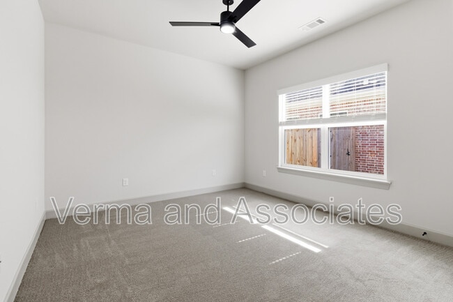 Building Photo - 970 Trestle Ln