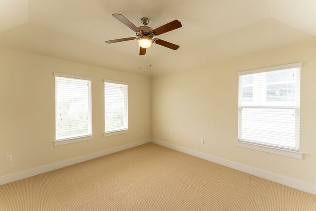 Building Photo - Spacious, Stylish, and Perfectly Located 3 Bedrooms, 2.5 Bathrooms in North Shields!!!