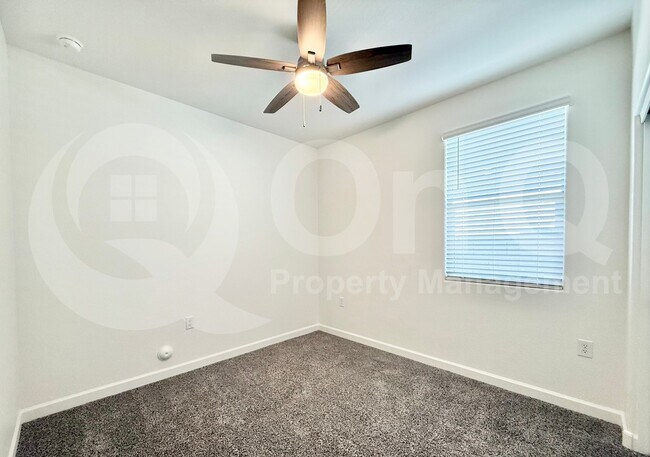 Building Photo - 3246 W Sable Ave