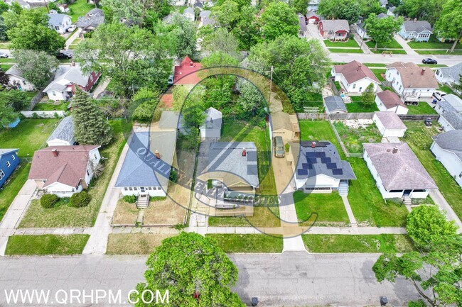 Building Photo - AVAILABLE NOW! 2 BEDROOMS!