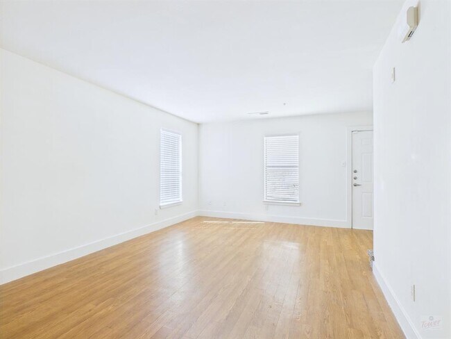 Primary Photo - 711 W 32nd St