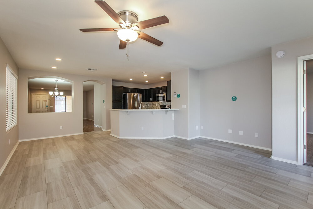 Building Photo - 10810 W Alvarado Rd