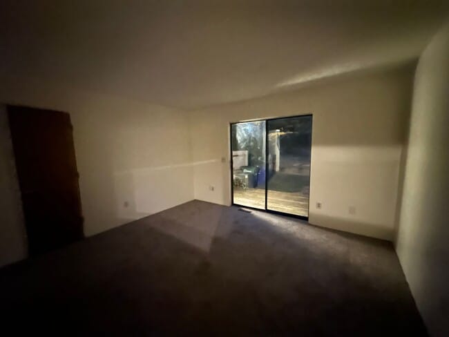 Building Photo - 2 Bedroom Close to I-81