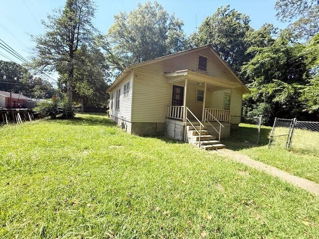 Building Photo - 446 Buntyn St