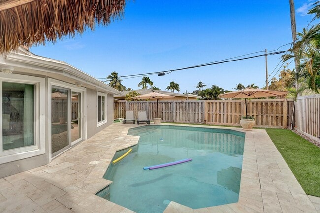 Building Photo - 470 SE 4th Ct