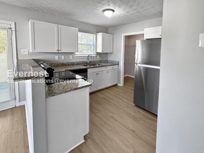 Building Photo - 218 Dove Pl