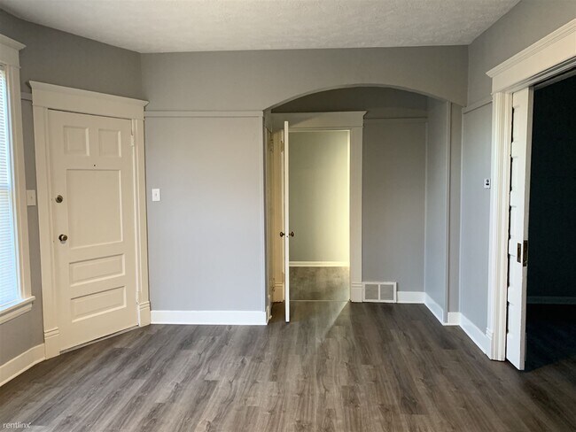 Building Photo - 2 br, 1 bath Duplex - 2530 West Gardner Av...