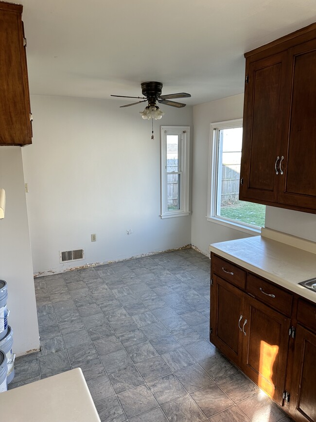 Building Photo - 1302 Kingston Ave