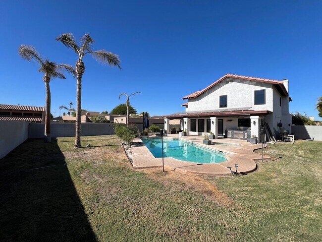 Building Photo - POOL HOME IN SHEFFIELD ESTATES!