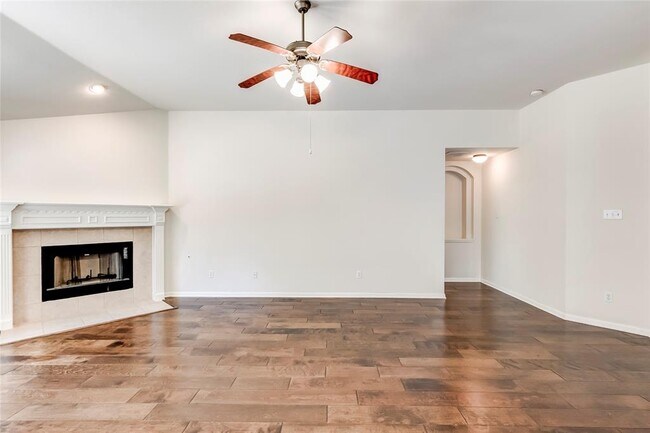 Building Photo - 15220 Fernhill Dr