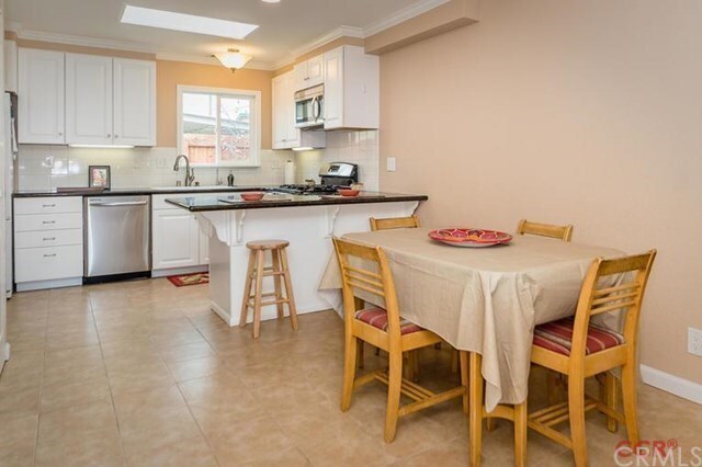 Building Photo - 5 Bedroom 2 Bath