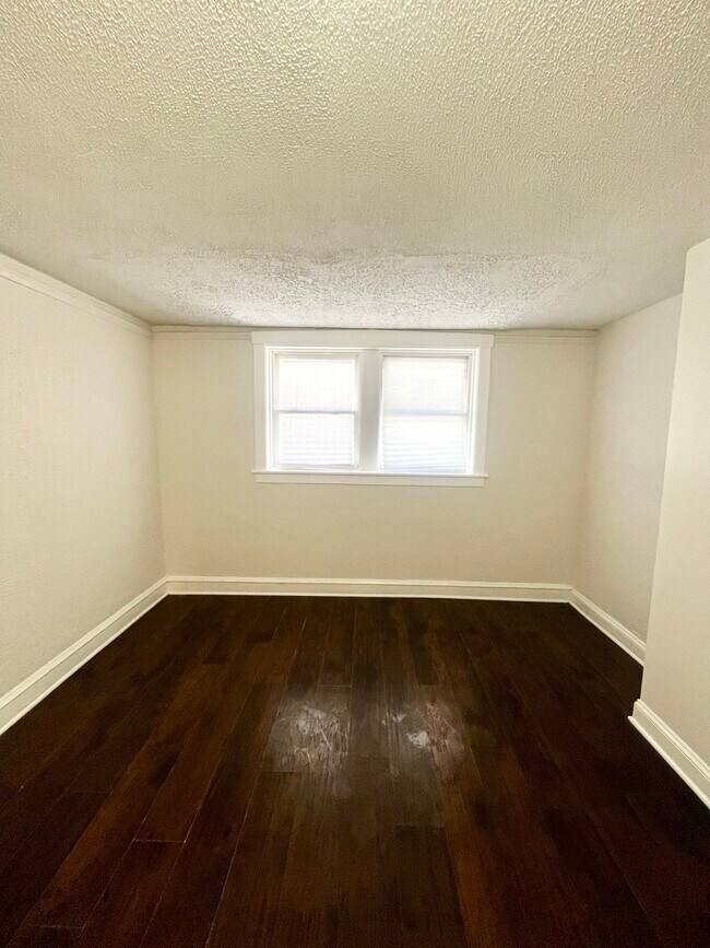 Building Photo - 3636 W Iowa St