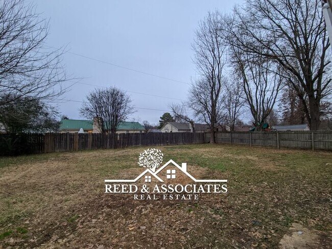 Building Photo - Charming Home Located in Quiet Cove!