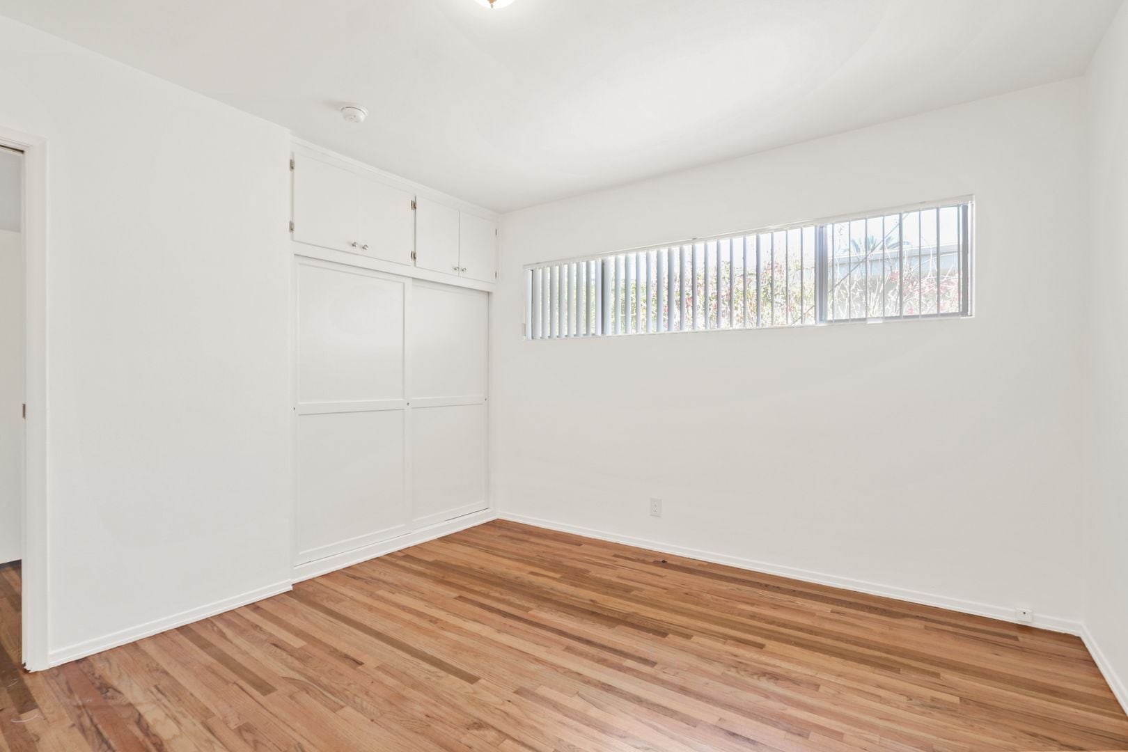 Building Photo - 978 S Barrington Ave