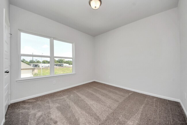 Building Photo - 2715 Crested Creek Ln